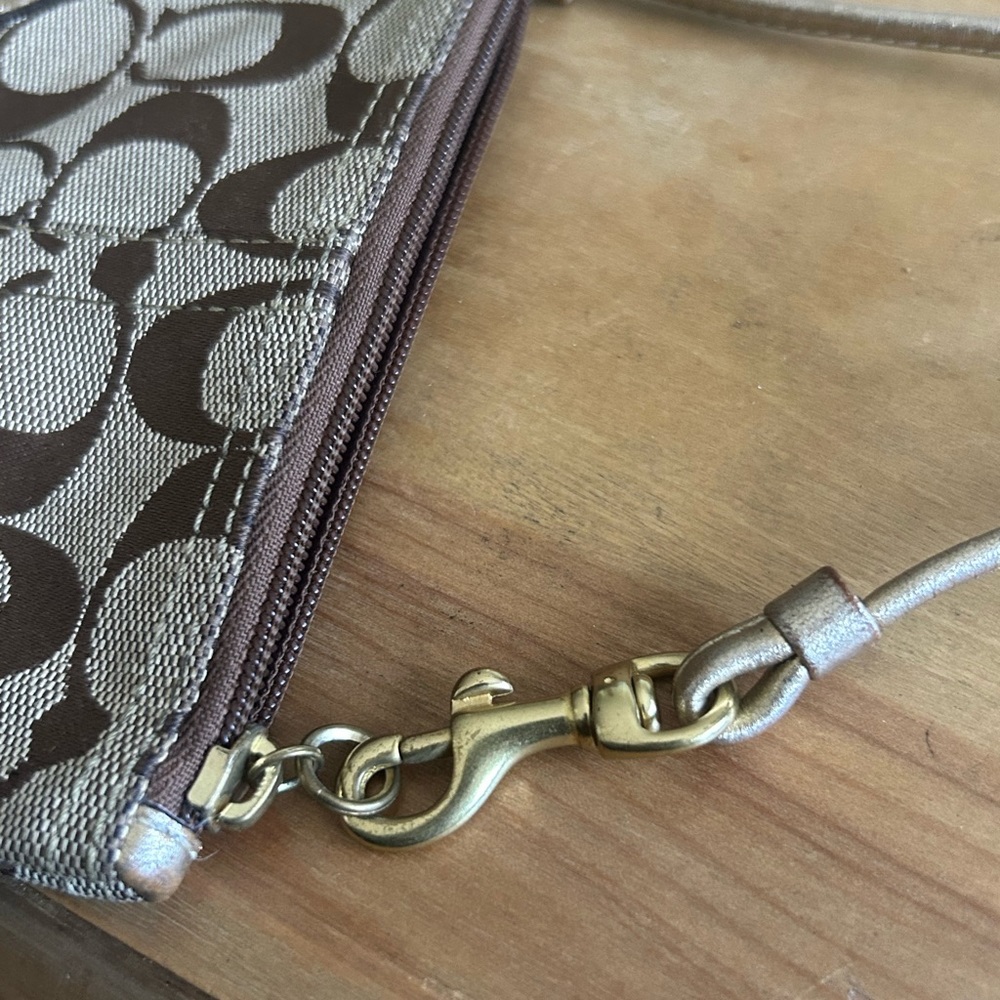 Classic coach wristlet - Picture 3 of 5